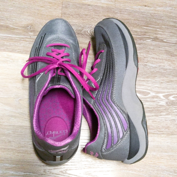 comfortable tennis shoes for walking